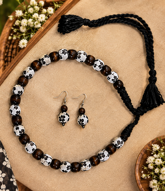 BLACK & WHITE WOODEN BEAD NECKLACE SET
