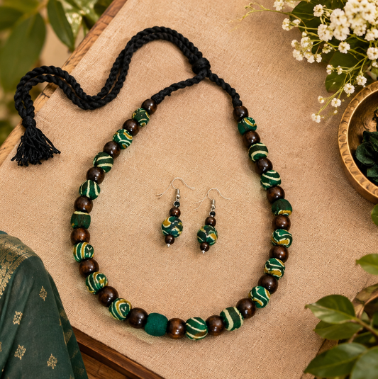 EMERALD GREEN WOODEN BEAD NECKLACE SET