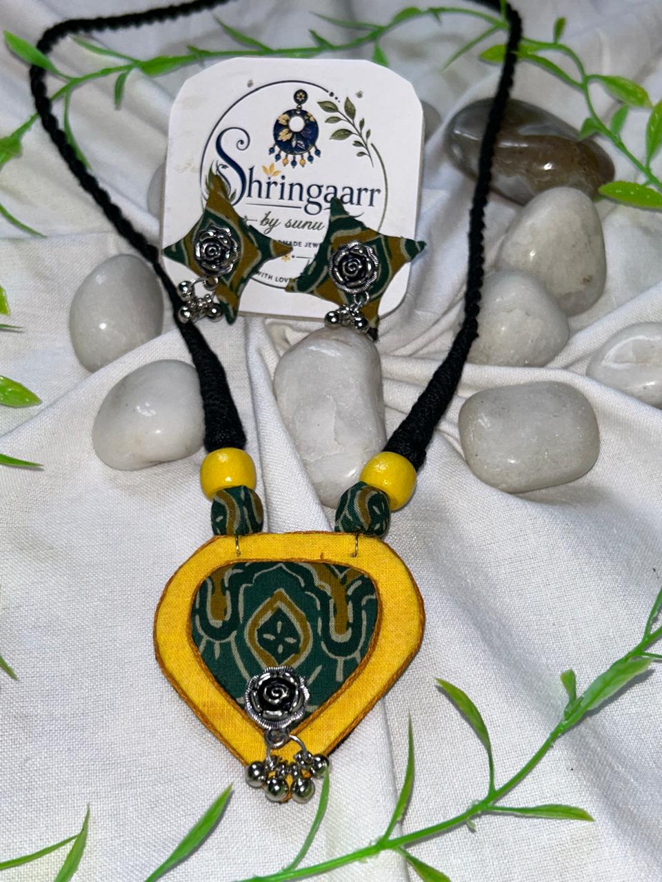 YELLOW GREEN PATRA NECKLACE SET